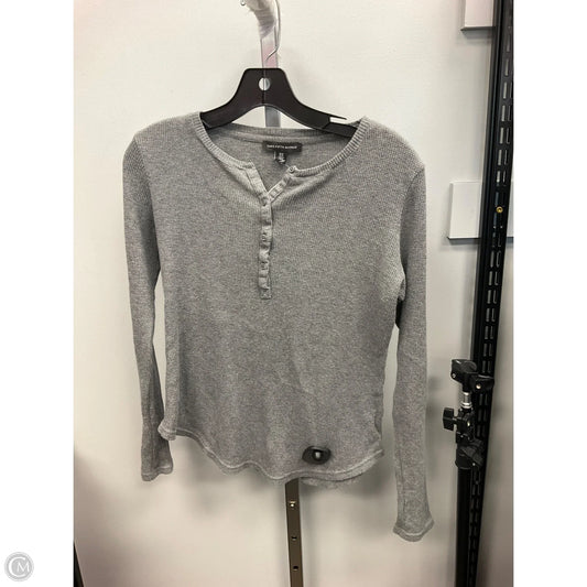Top Long Sleeve By Saks Fifth Avenue In Grey, Size: Xs