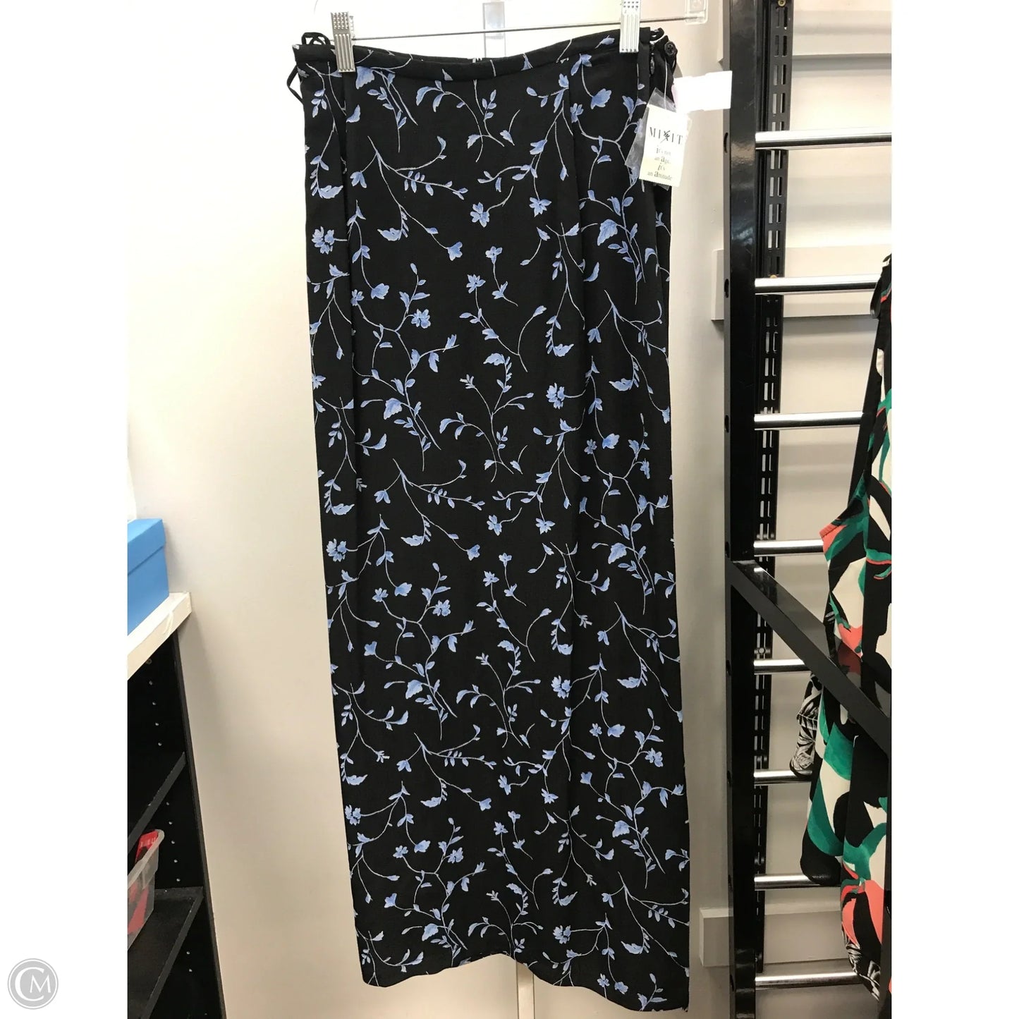 Skirt Maxi By Clothes Mentor In Black & Blue, Size: 8