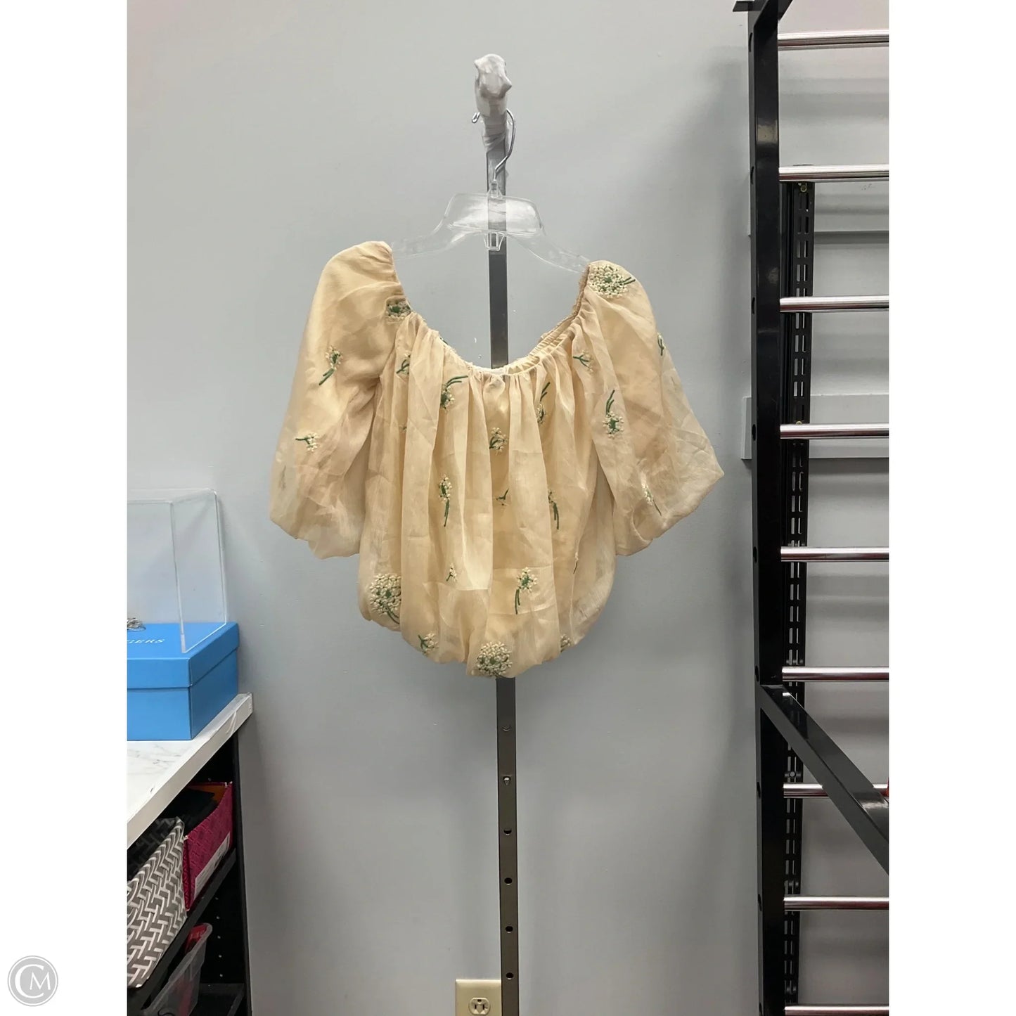 Top Short Sleeve By Cmc In Cream, Size: Xs