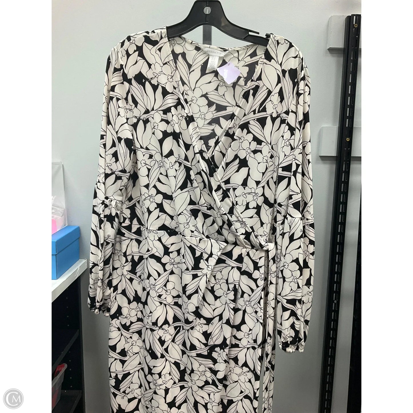 Dress Casual Short By London Times In Black & White, Size: 14