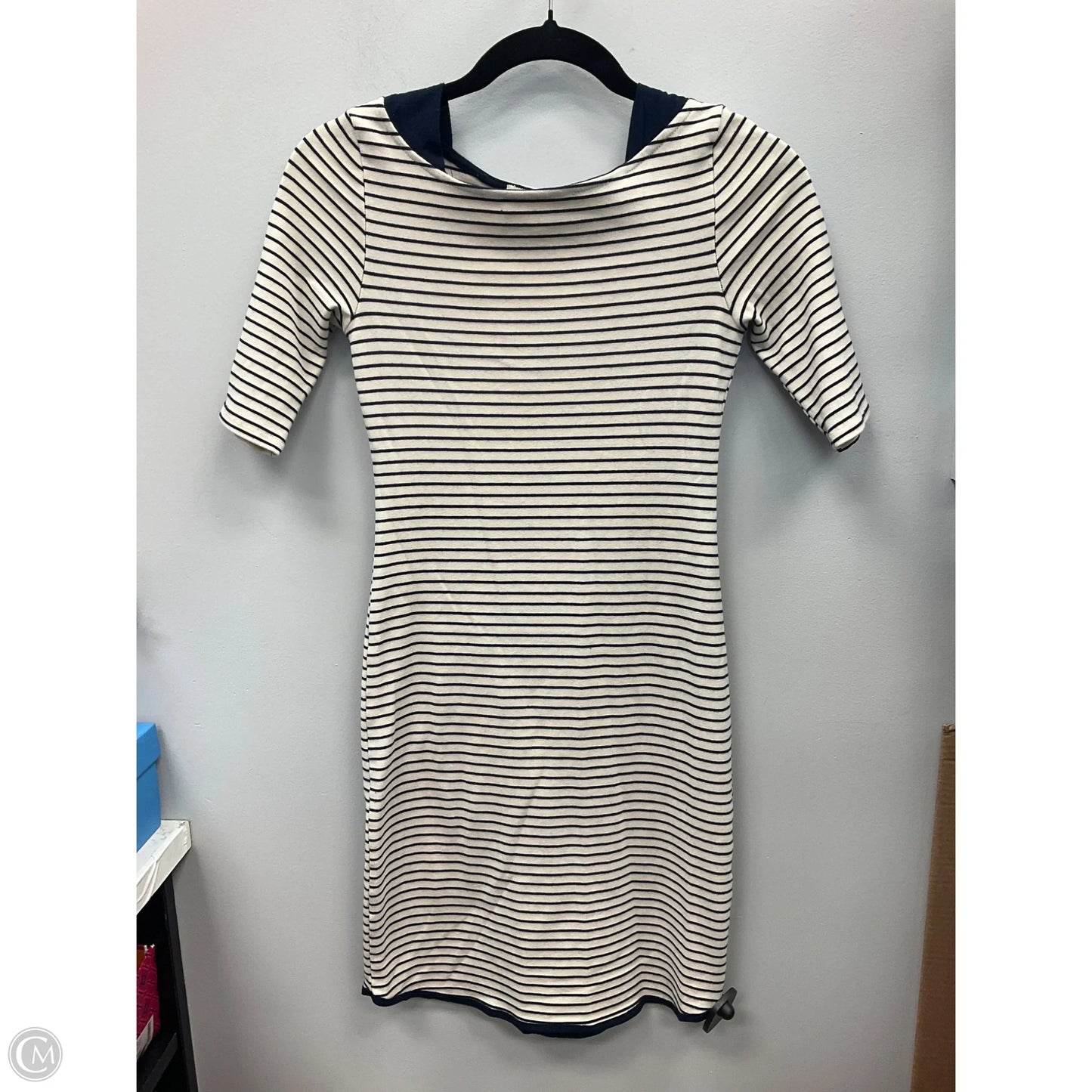 Dress Casual Short By Monteau In Striped Pattern, Size: M