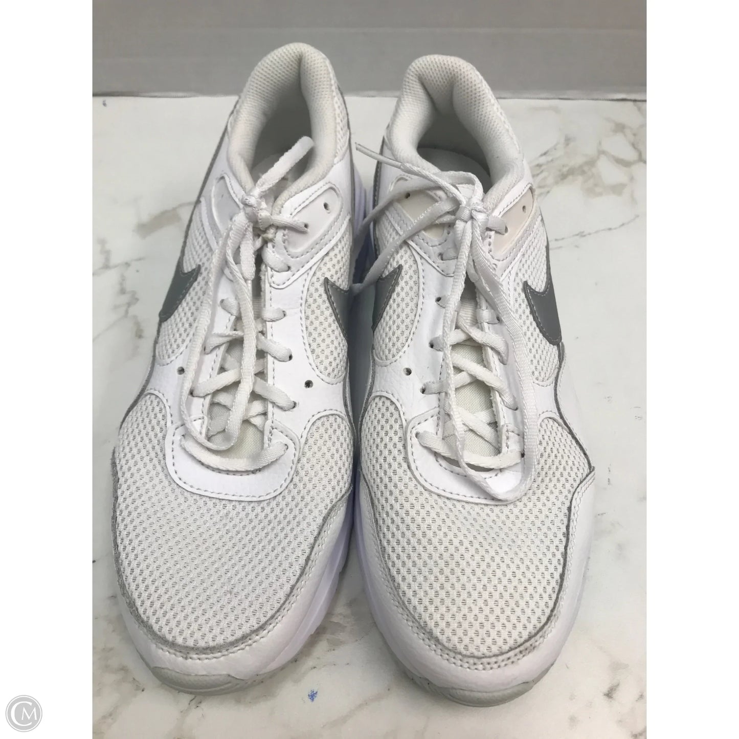 Shoes Sneakers By Nike In White, Size: 9