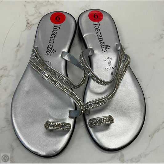 Sandals Flats By Clothes Mentor In Silver, Size: 6