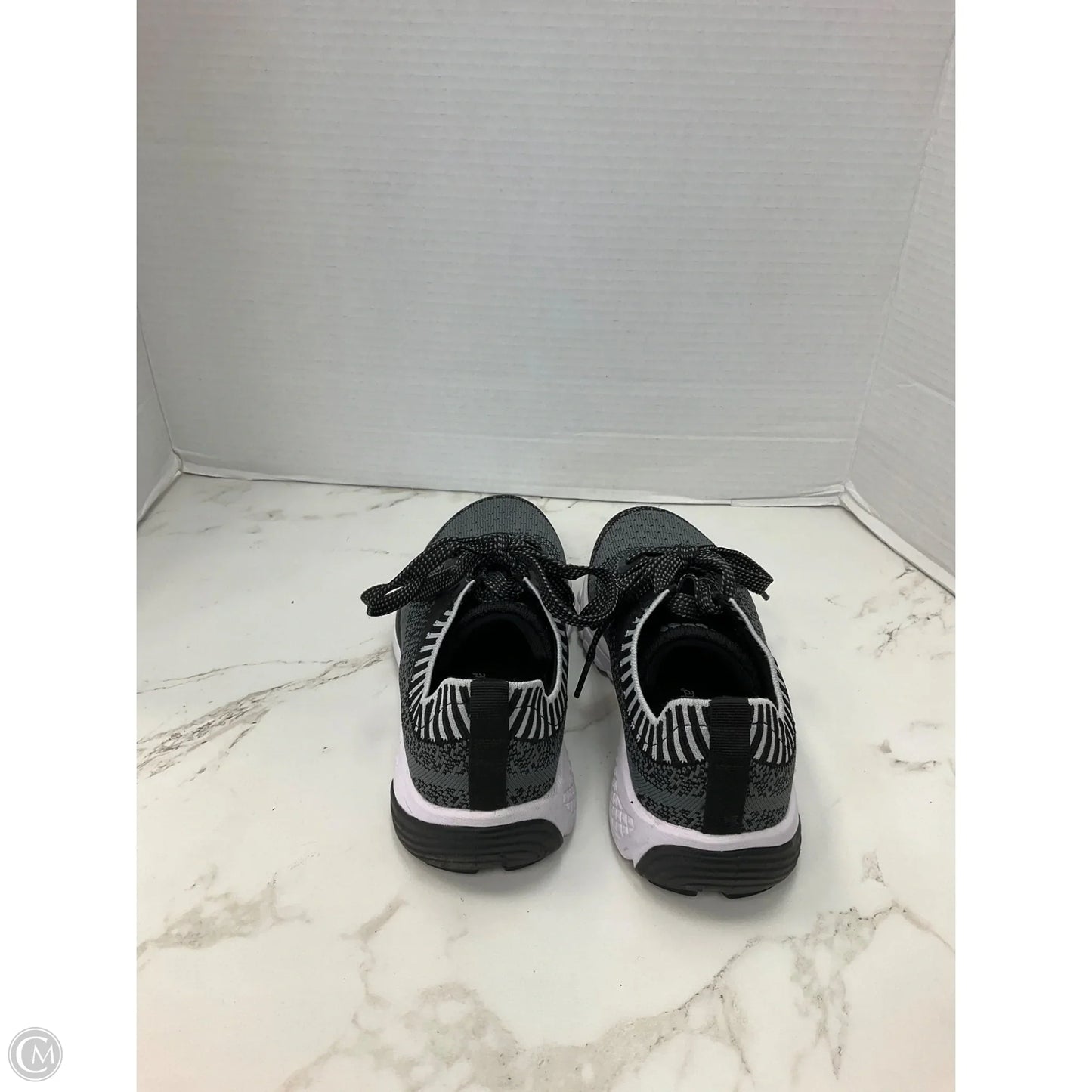 Shoes Athletic By Cmc In Black & Grey, Size: 6