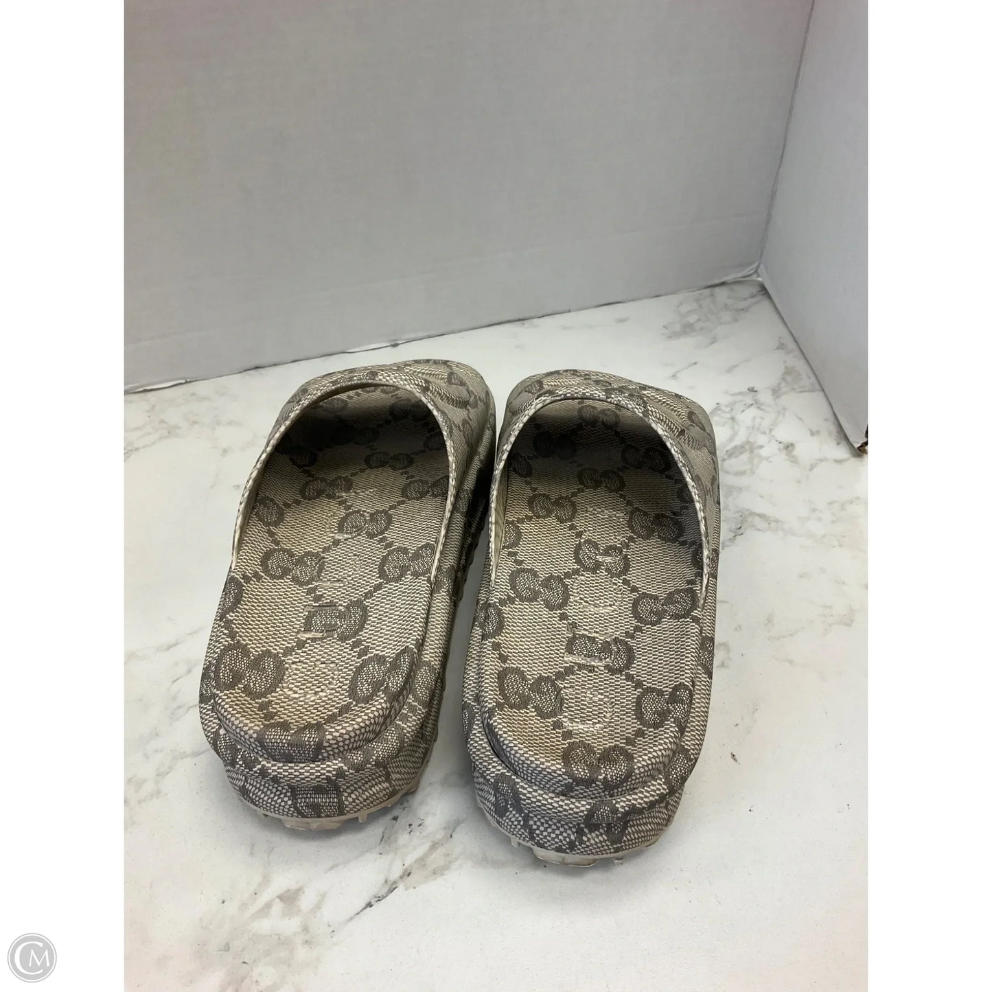 Sandals Luxury Designer By Gucci In Grey, Size: 6.5