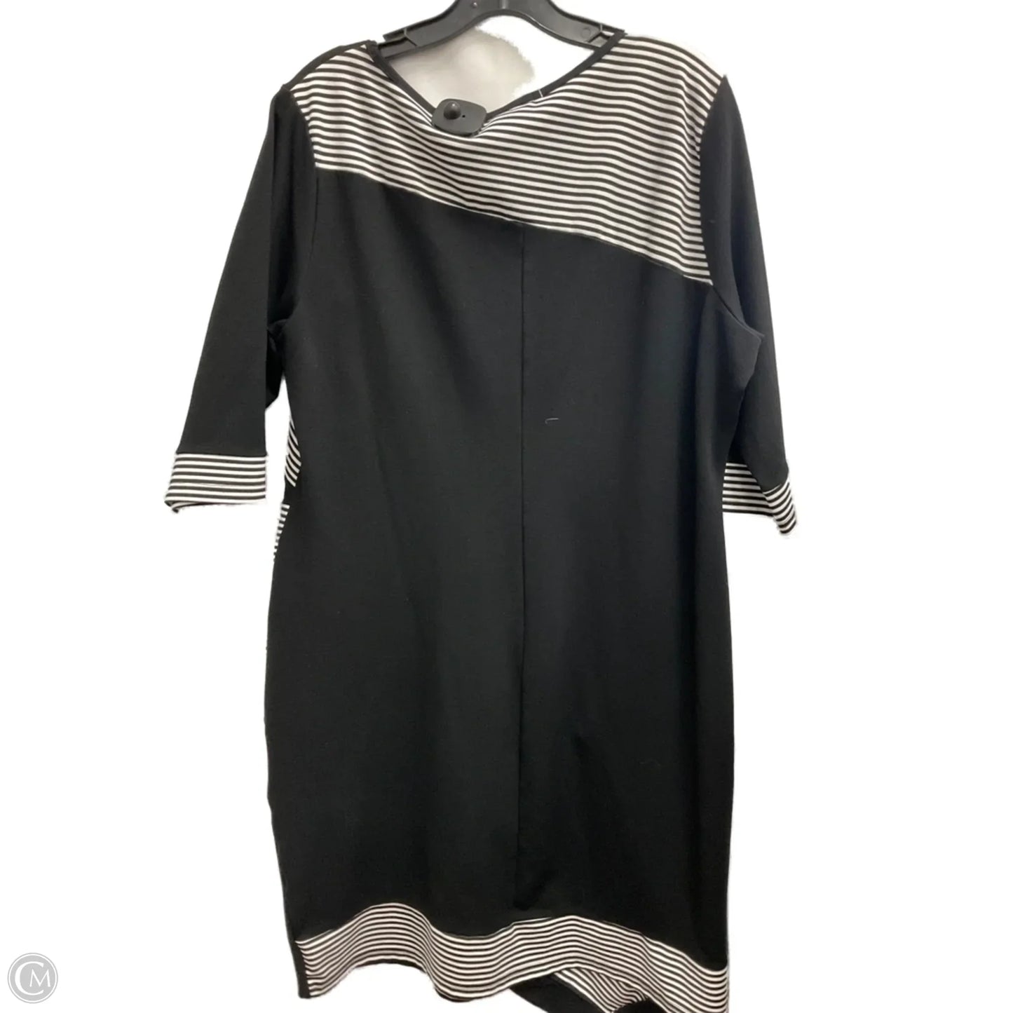 Dress Casual Short By Clothes Mentor In Black & White, Size: 3x