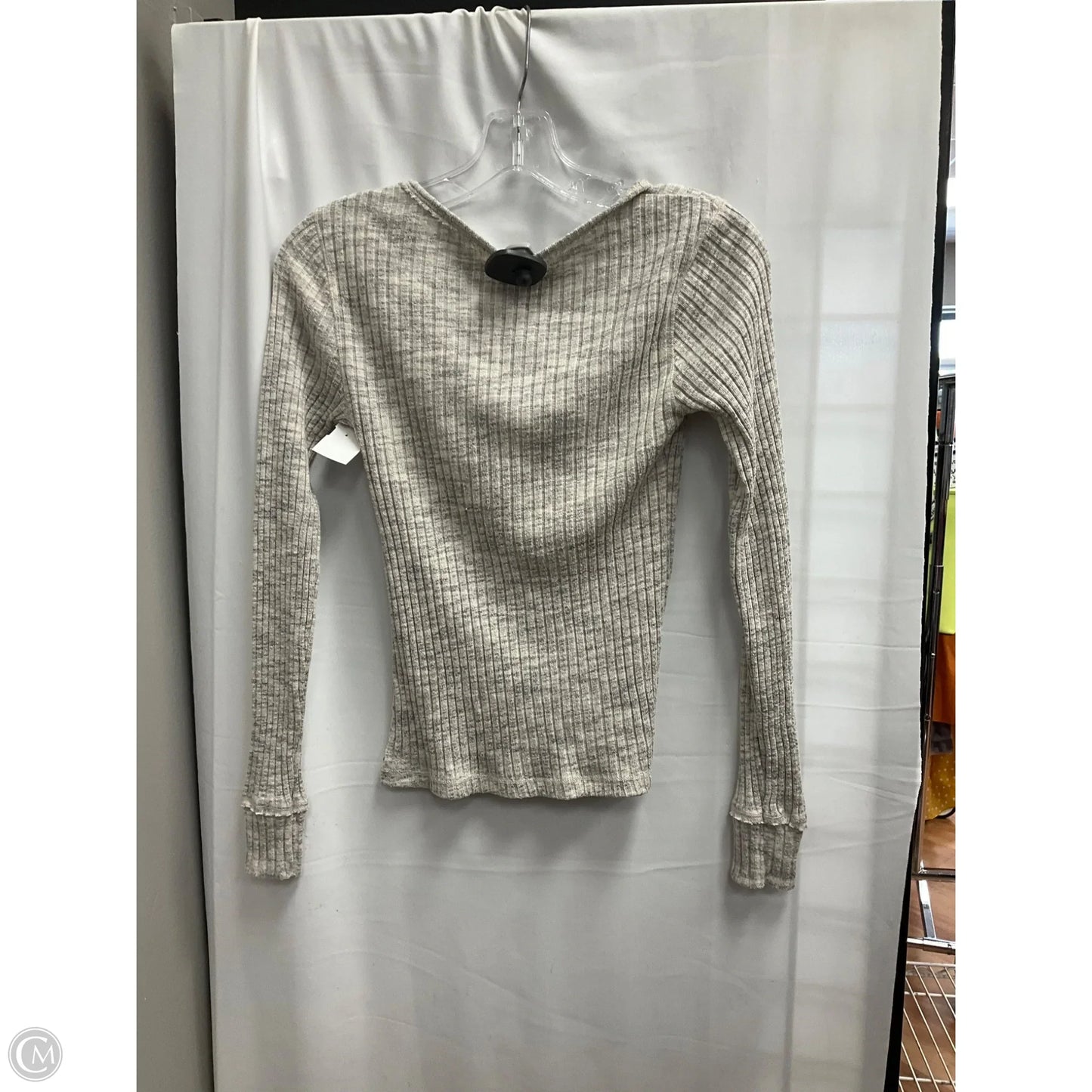Top Long Sleeve By Old Navy In Grey, Size: S