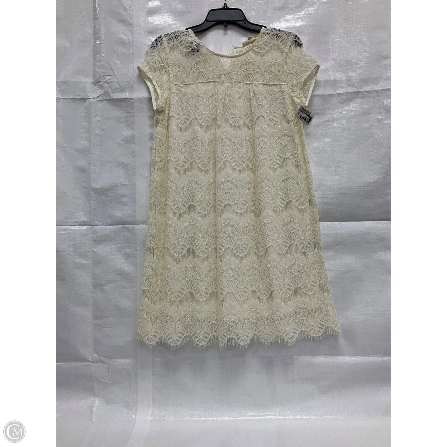 Top Short Sleeve By Clothes Mentor In Cream, Size: S