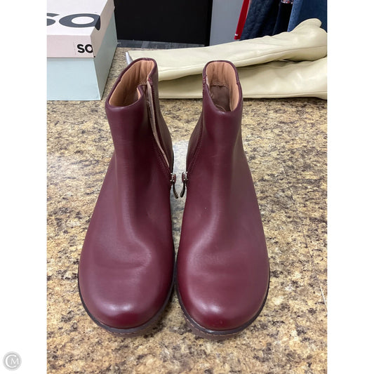 Boots Ankle Flats By Fitflop In Maroon, Size: 7