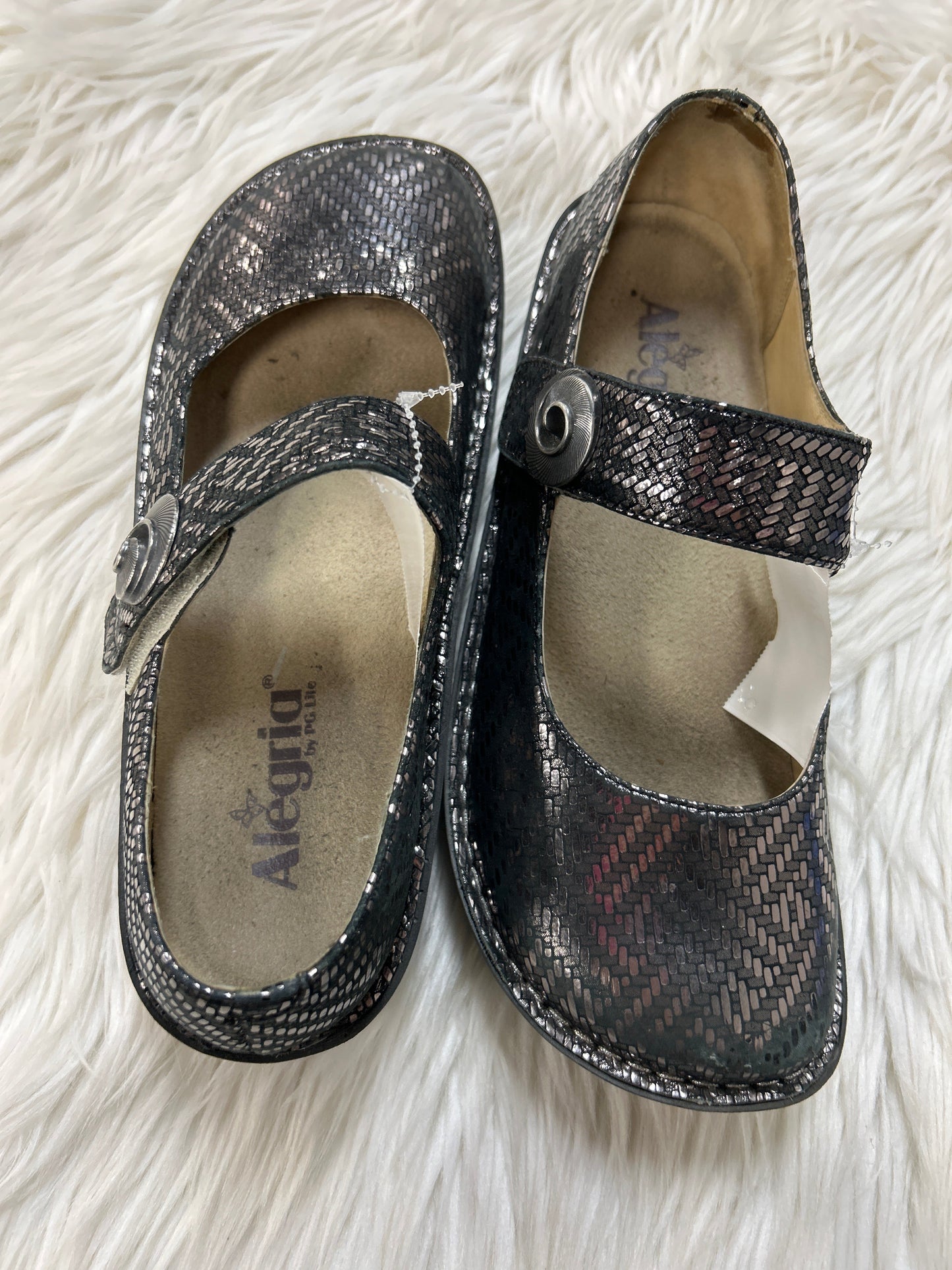 Shoes Flats By Alegria In Silver, Size:7.5