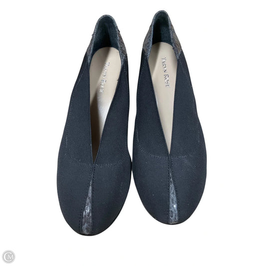 Shoes Flats By Taryn Rose In Black & Grey, Size: 9