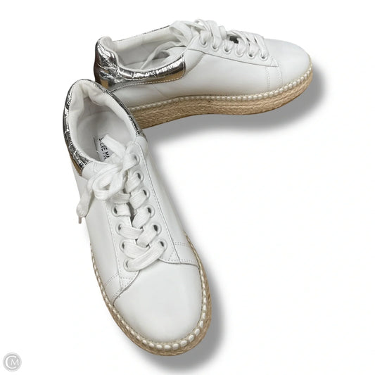 Shoes Sneakers By Steve Madden In White, Size: 9