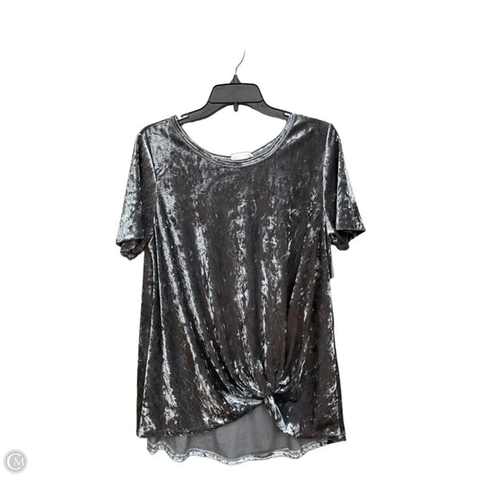 Top Short Sleeve By Ee Some In Grey, Size: L
