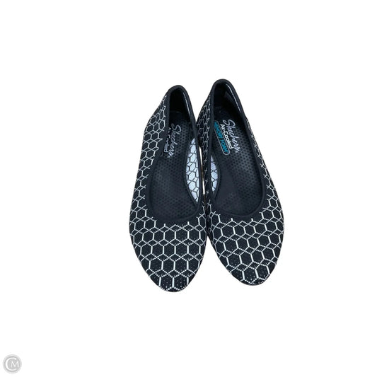 Shoes Flats By Skechers In Black & White, Size: 8.5