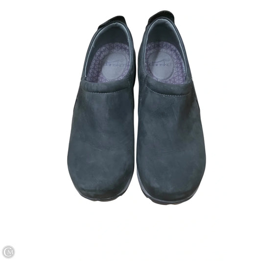 Shoes Flats By Dansko In Black, Size: 7.5