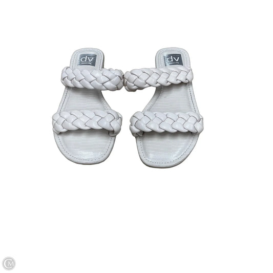 Sandals Flats By Dolce Vita In Cream, Size: 6.5
