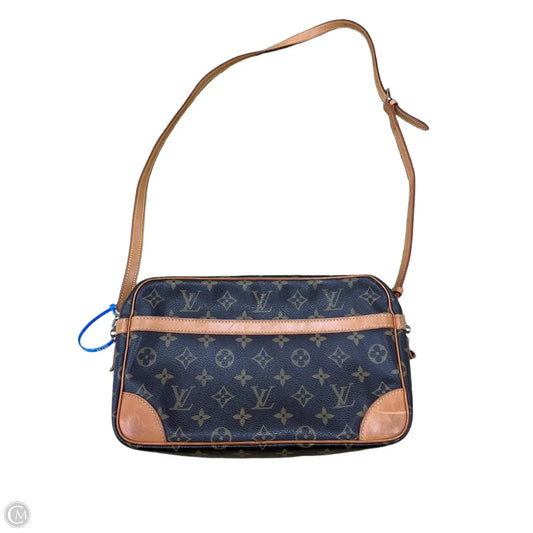 Crossbody Luxury Designer By Louis Vuitton, Size: Medium