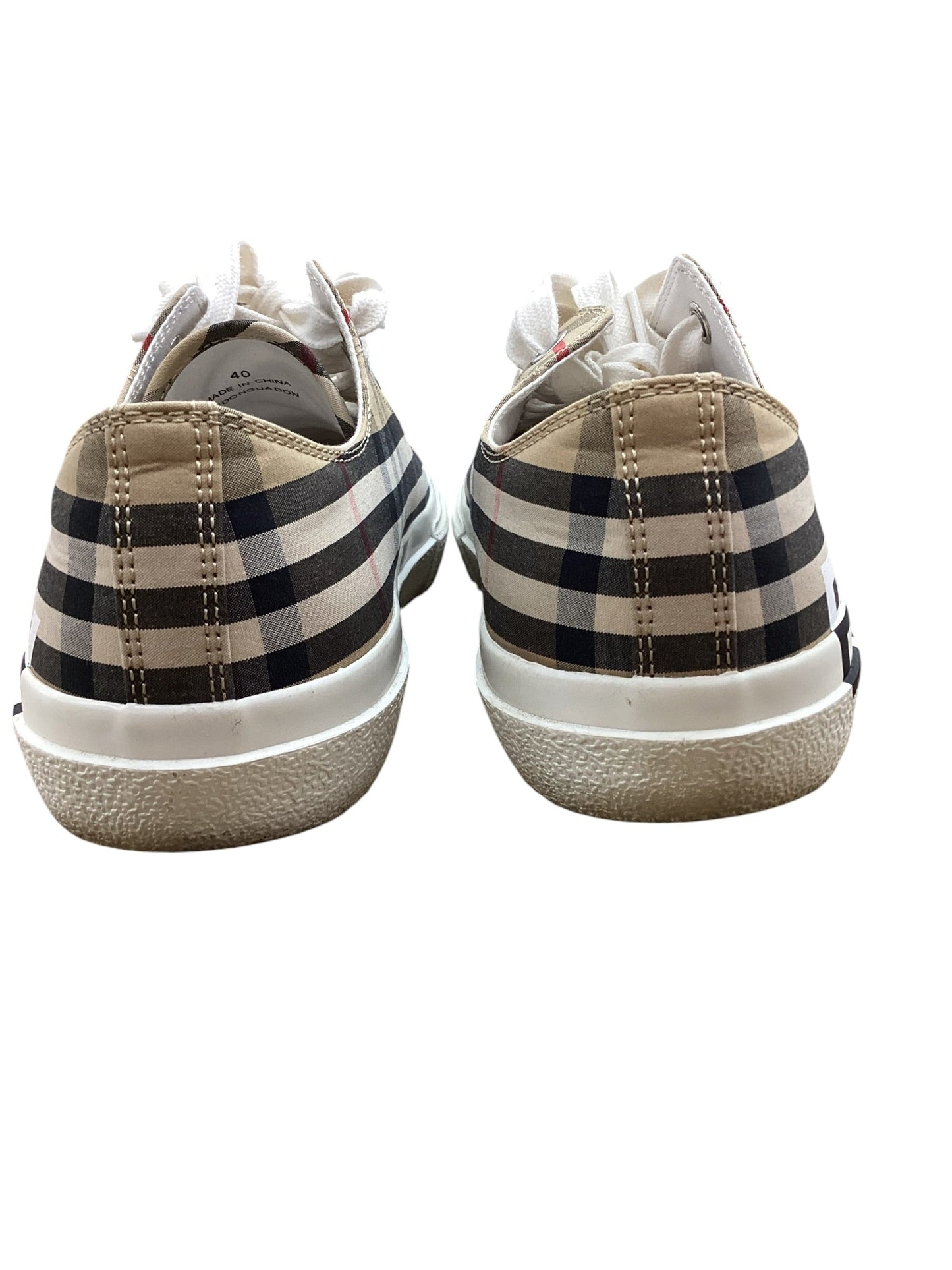 Shoes Luxury Designer By Burberry In Plaid Pattern, Size: 10