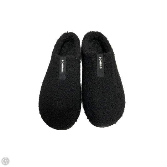 Slippers By Clothes Mentor In Black