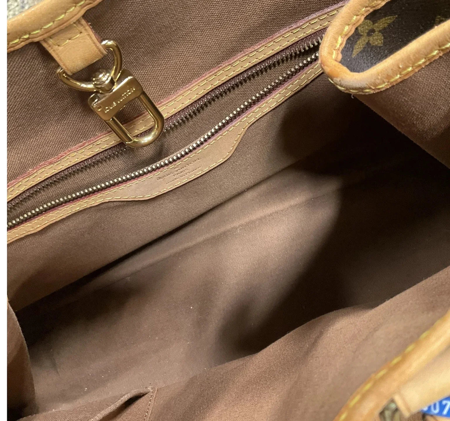 Handbag Luxury Designer By Louis Vuitton, Size: Medium