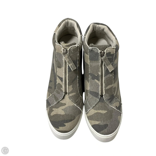 Shoes Sneakers By Maurices In Camouflage Print, Size: 9.5