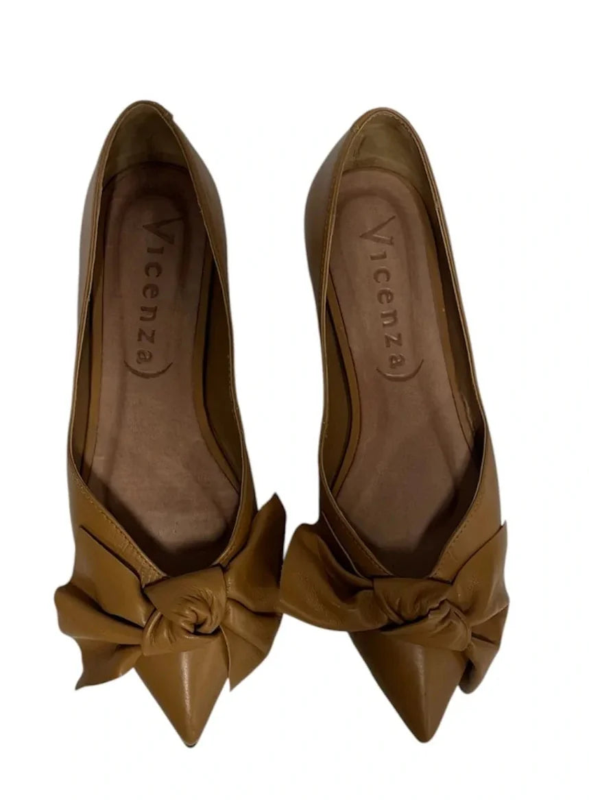 Shoes Flats By Cmb In Tan, Size: 6