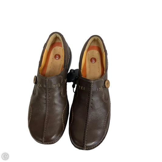 Shoes Flats By Clarks In Brown, Size: 7.5