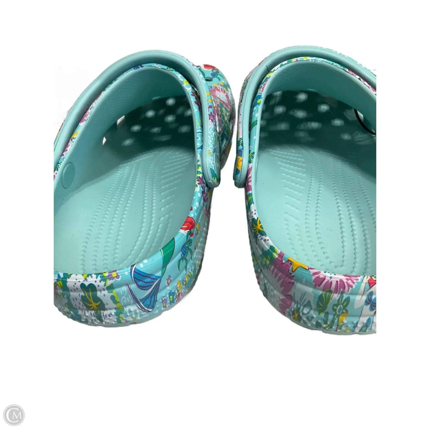 Shoes Flats By Crocs In Multi-colored, Size: 7