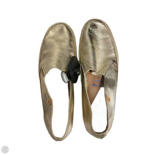 Shoes Flats By Cmc In Gold, Size: 6.5