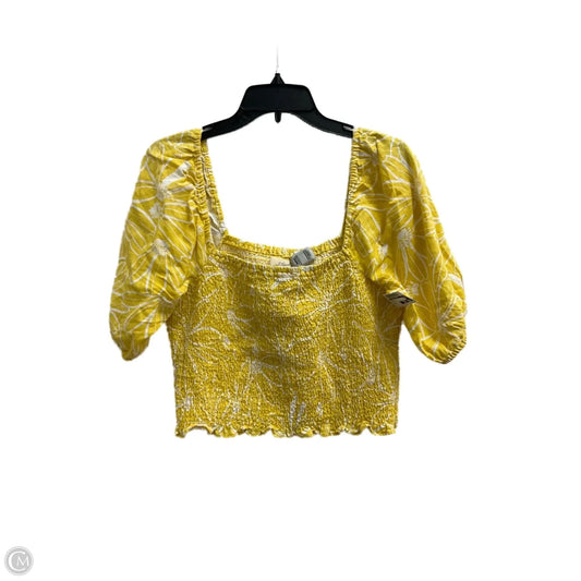Top Short Sleeve By Universal Thread In Yellow, Size: L