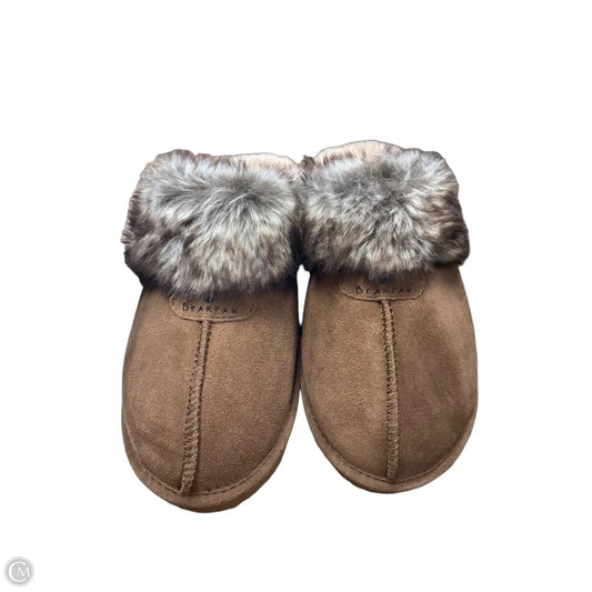 Shoes Flats By Bearpaw In Brown, Size: 9