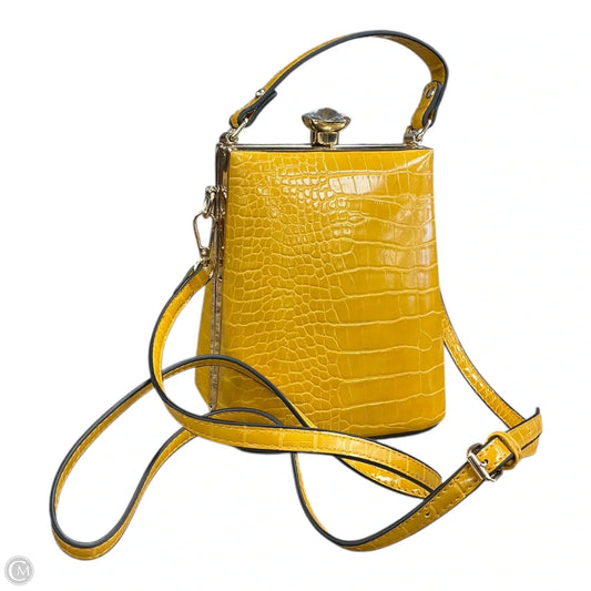 Crossbody By Clothes Mentor, Size: Medium