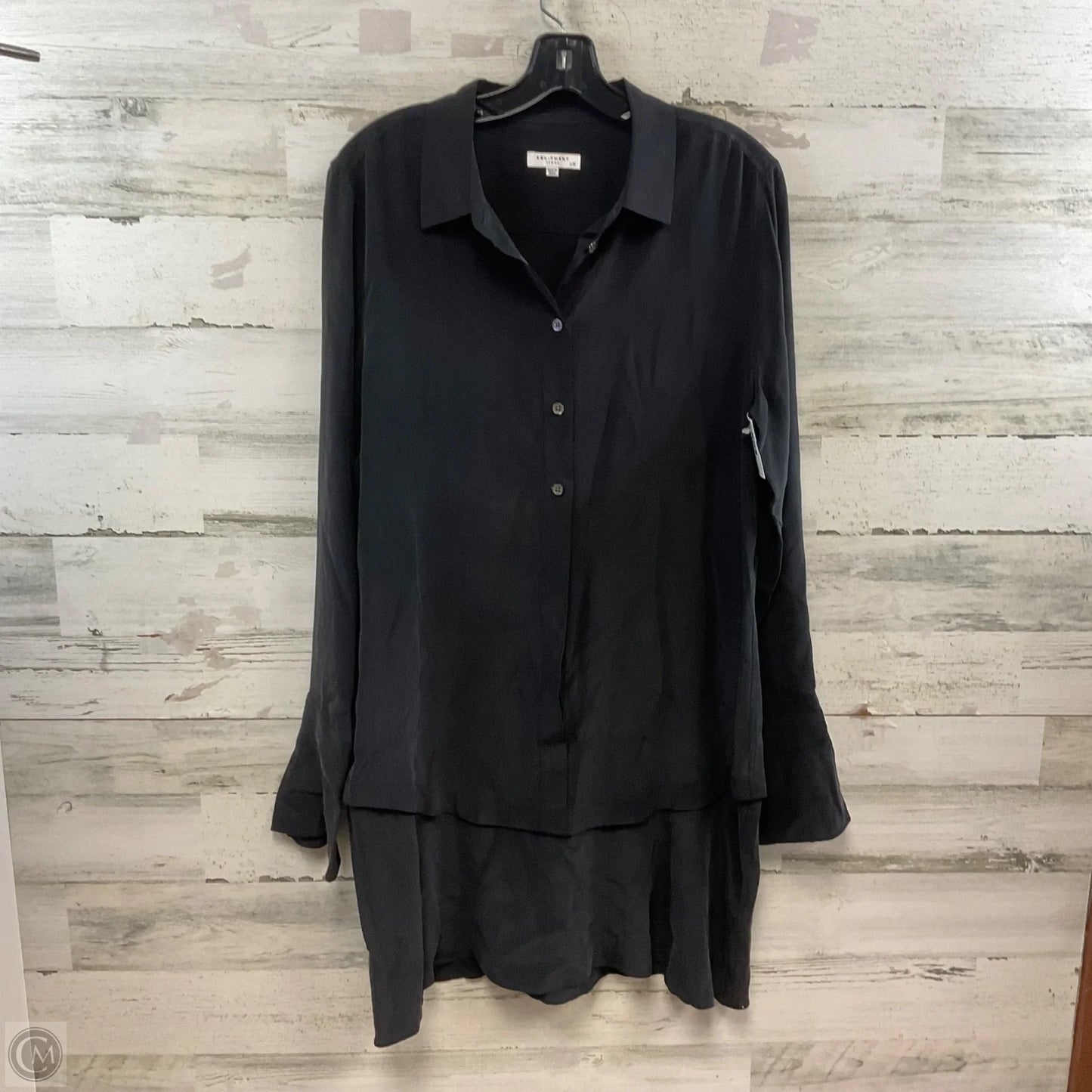 Dress Casual Short By Equipment In Black, Size: L