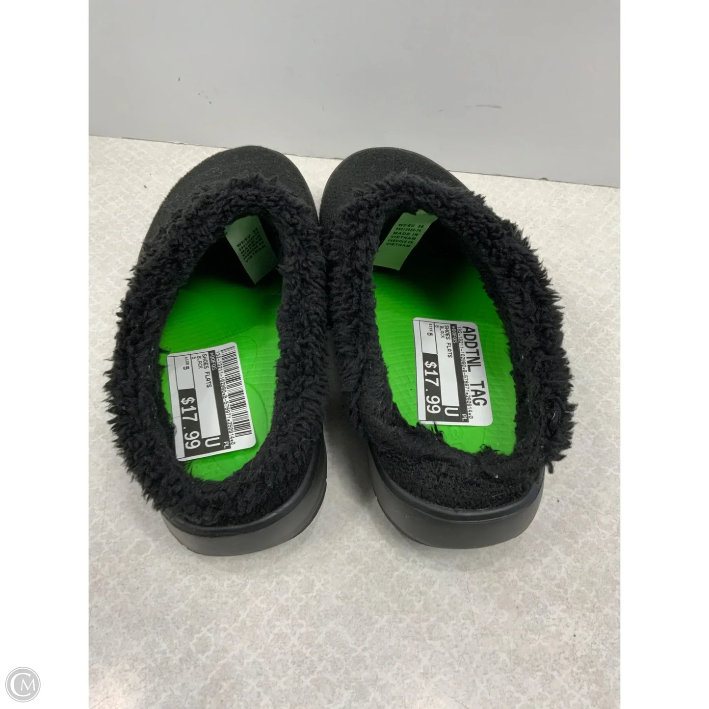 Shoes Flats By Oofos In Black, Size: 5