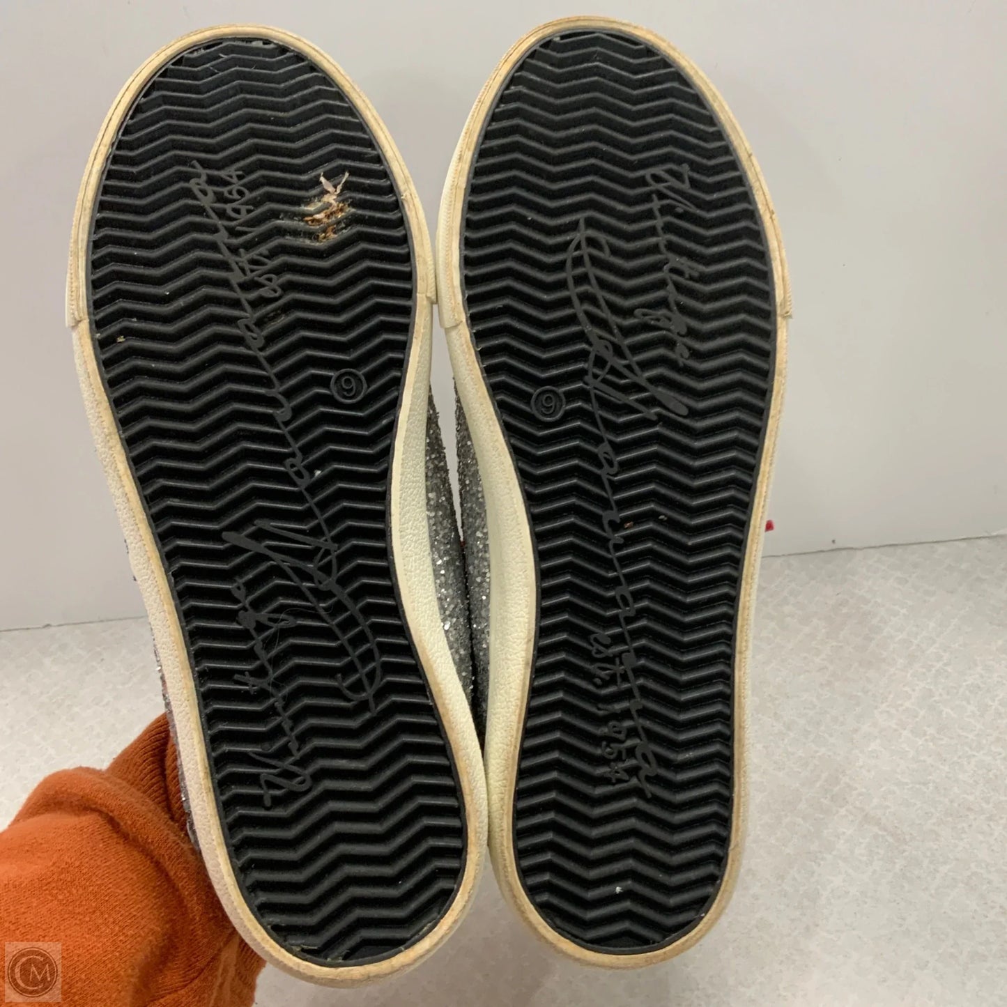 Shoes Flats By Vintage In Silver, Size: 9