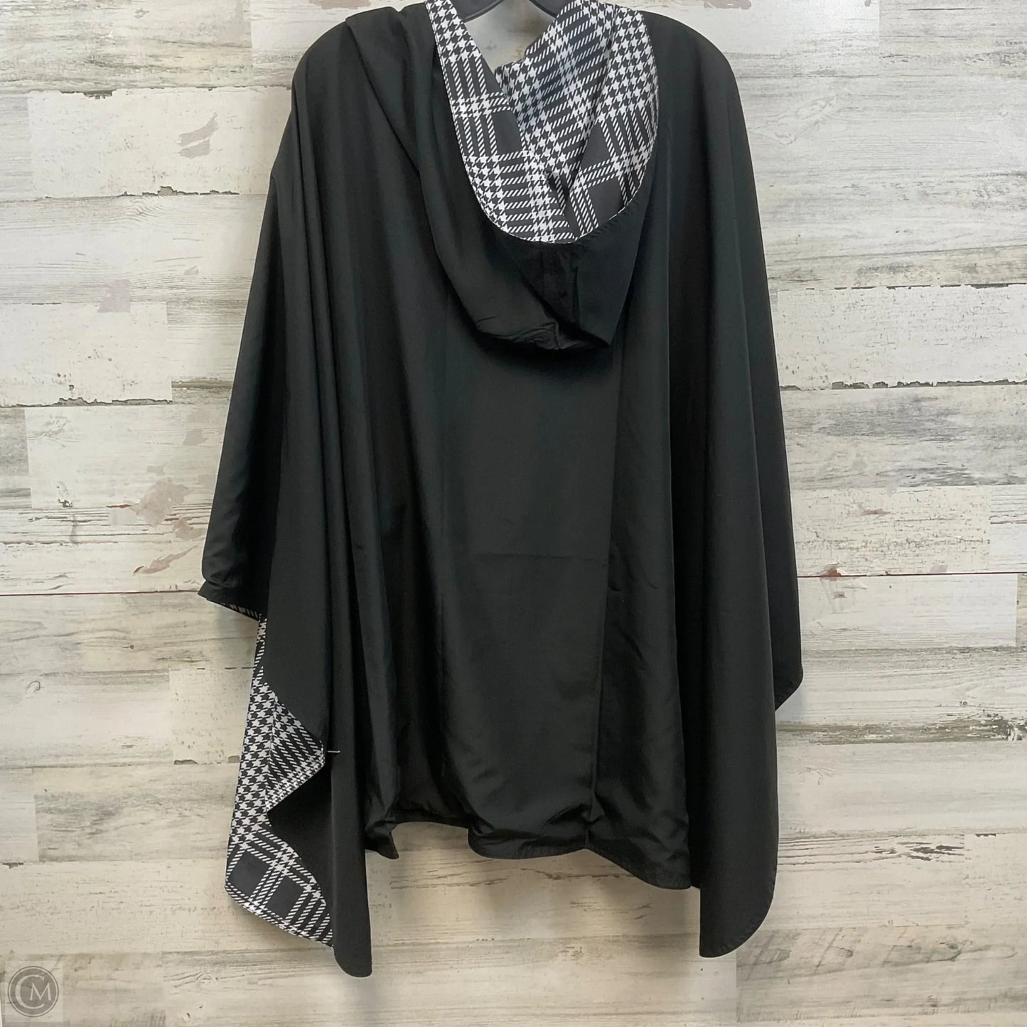 Poncho By Cme In Black & White, Size: Osfm