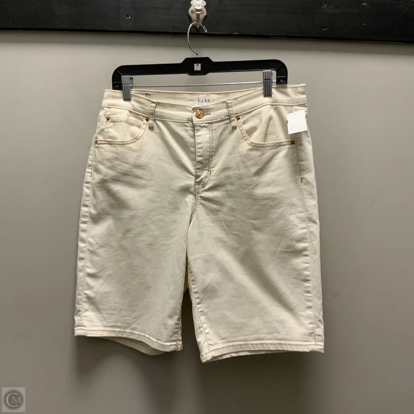 Shorts By Nicole By Nicole Miller In Cream, Size: 12