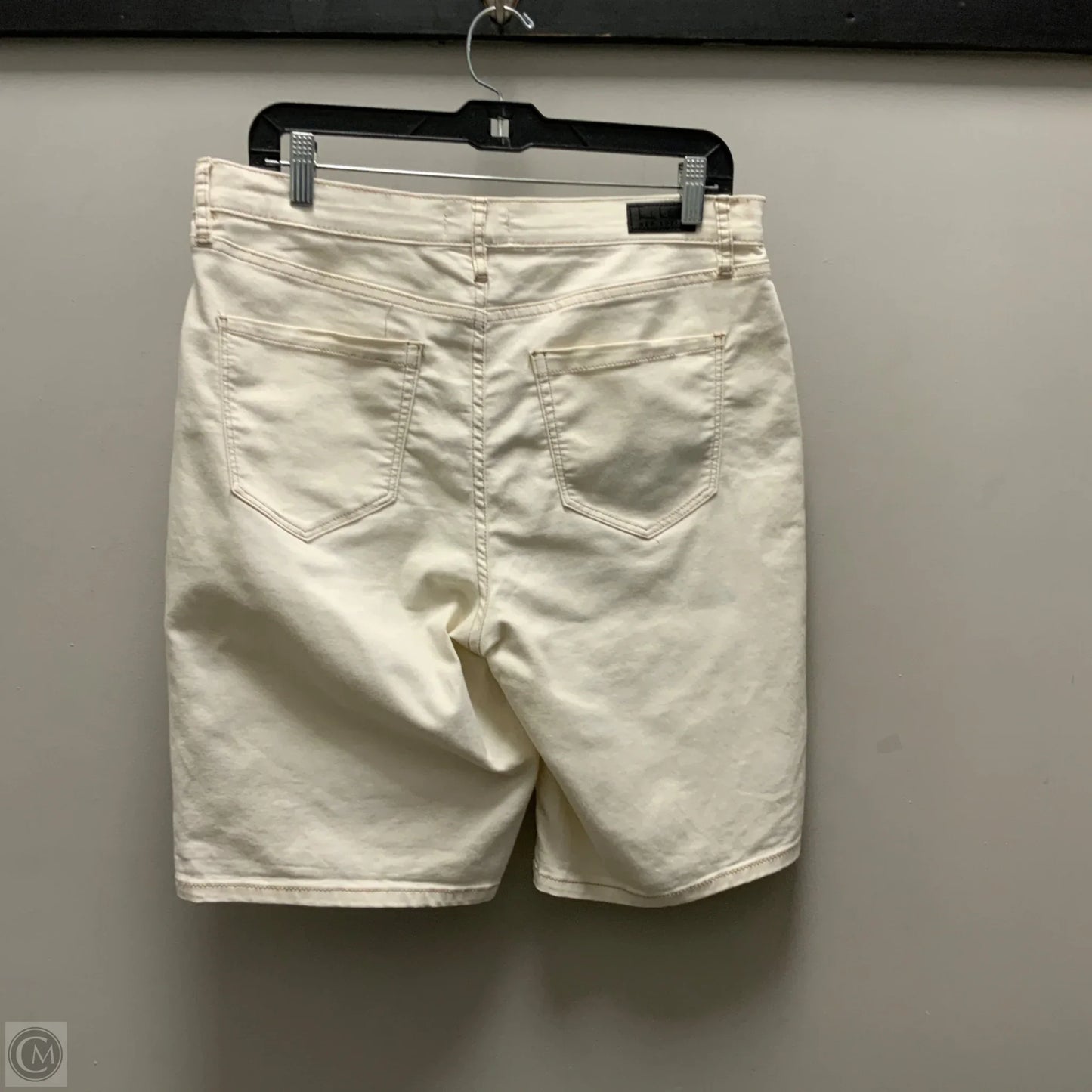 Shorts By Nicole By Nicole Miller In Cream, Size: 12