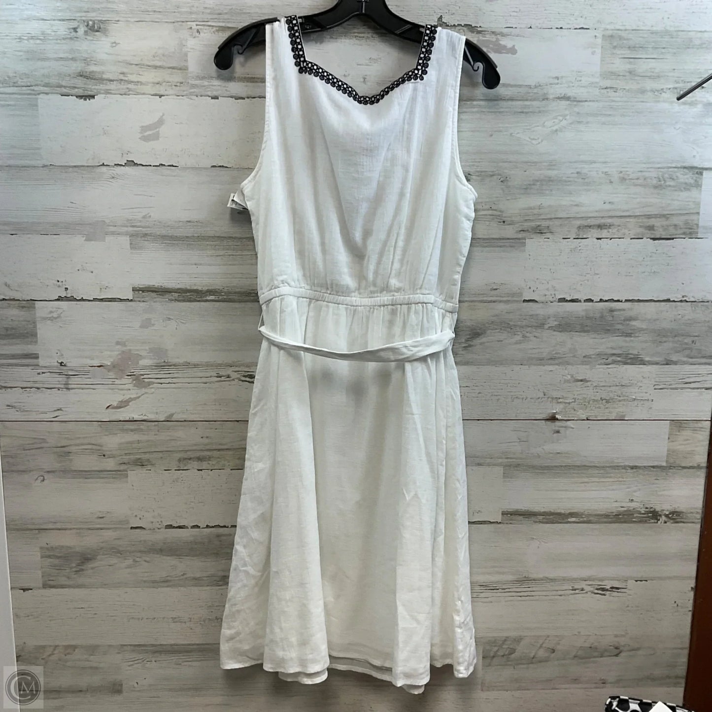 Dress Casual Short By Talbots In White, Size: M
