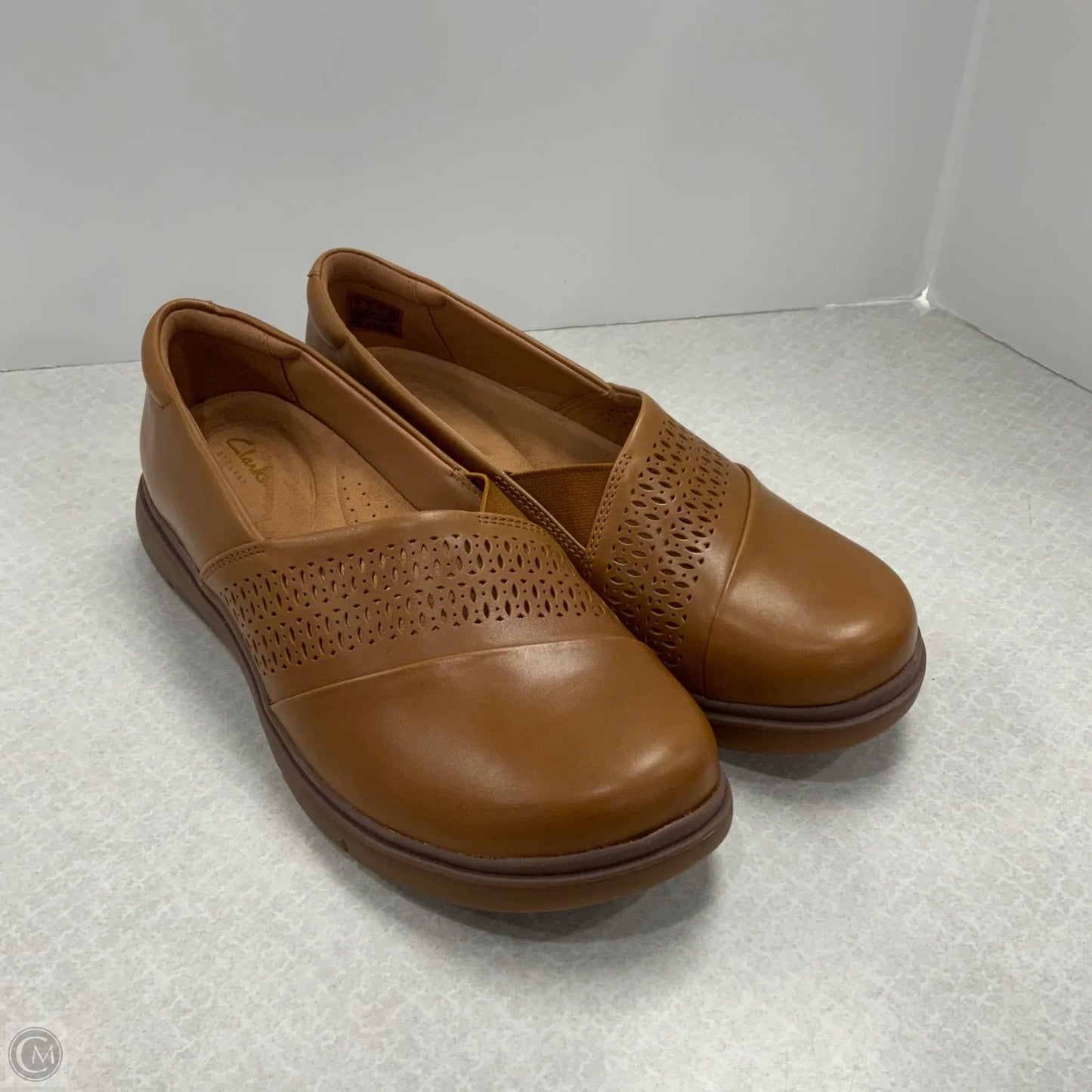 Shoes Flats By Clarks In Brown, Size: 10