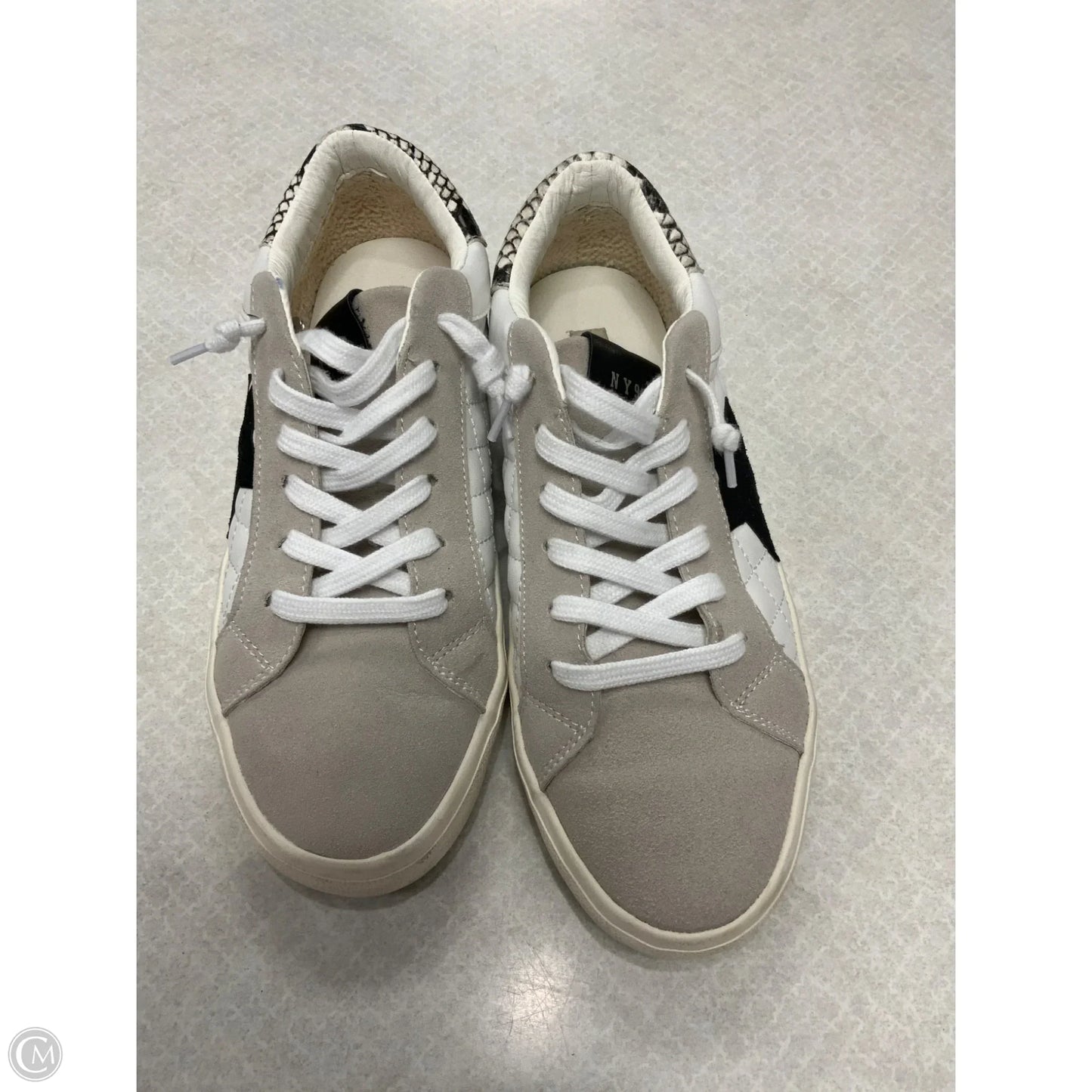 Shoes Sneakers By Steve Madden In White, Size: 10