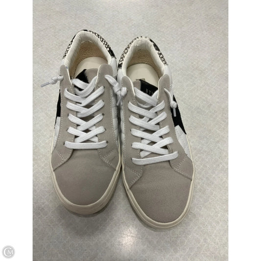 Shoes Sneakers By Steve Madden In White, Size: 10