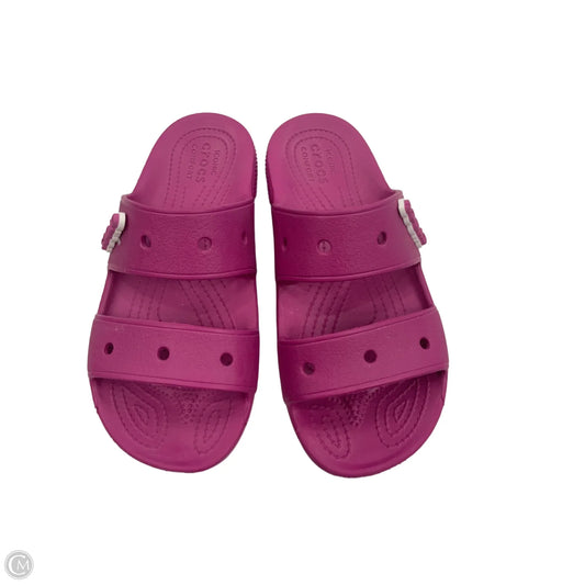 Sandals Flats By Crocs In Pink, Size: 7