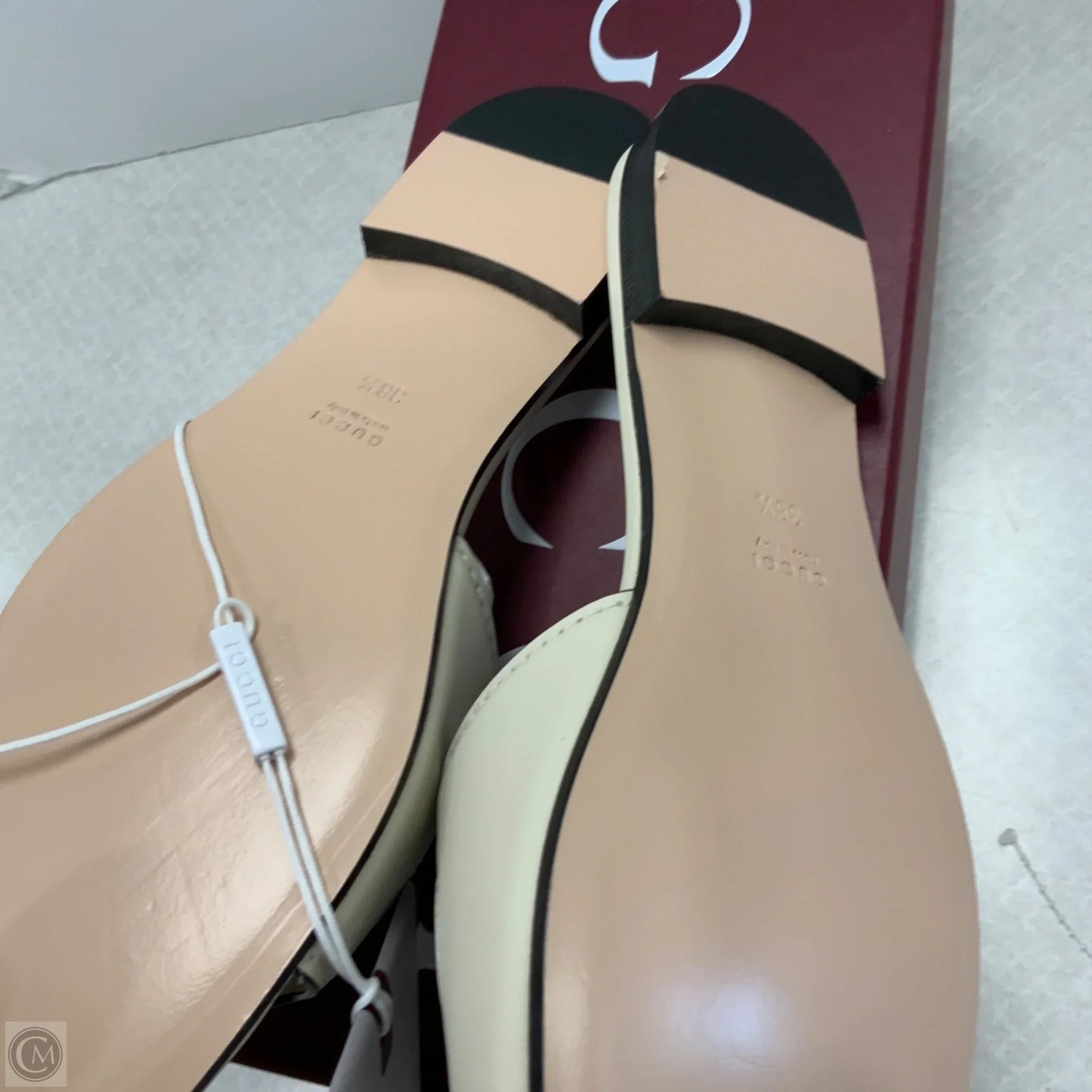 Shoes Luxury Designer By Gucci In Cream, Size: 8.5