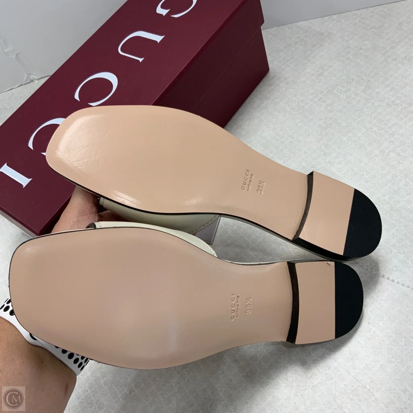 Shoes Luxury Designer By Gucci In Cream, Size: 8.5