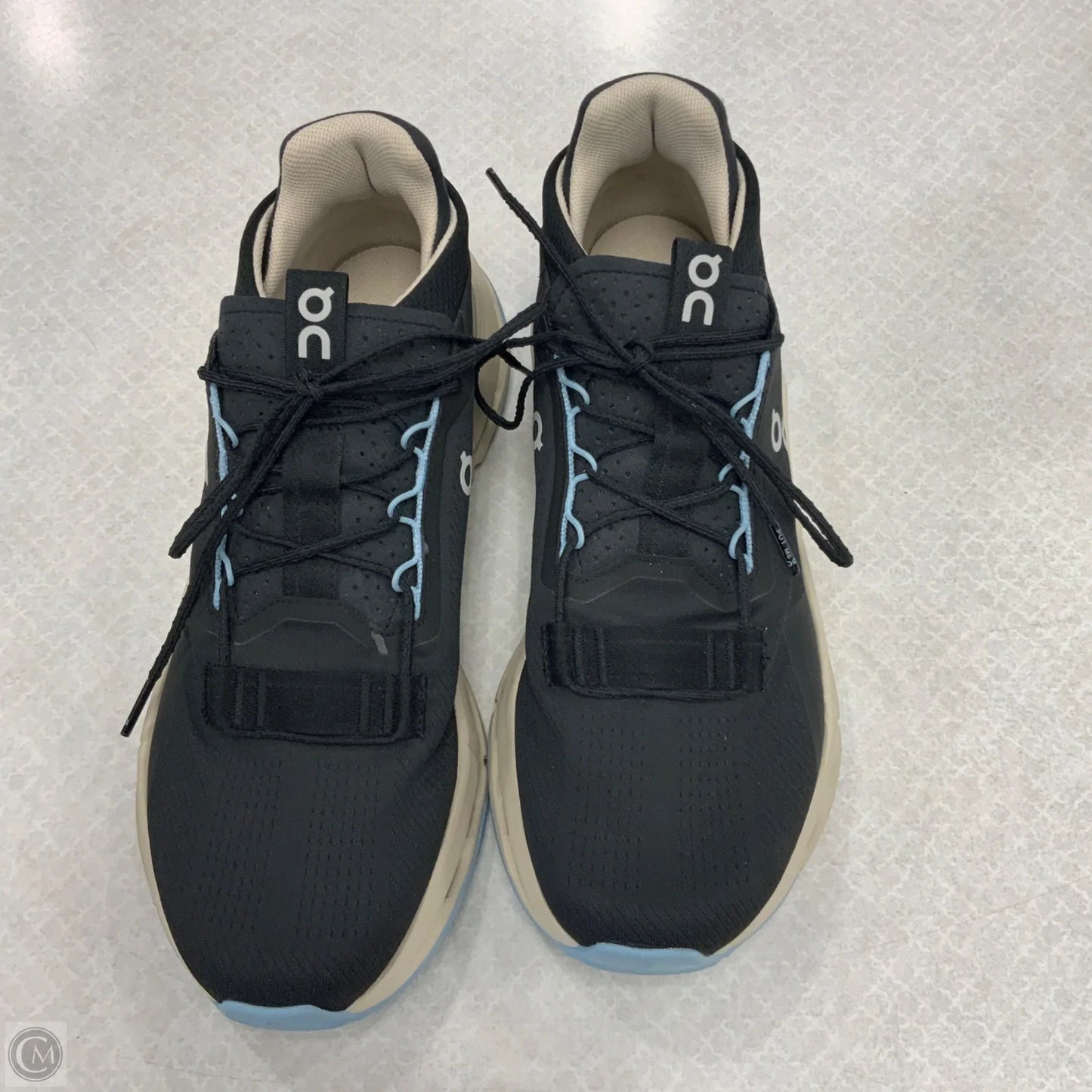 Shoes Athletic By On In Black, Size: 10