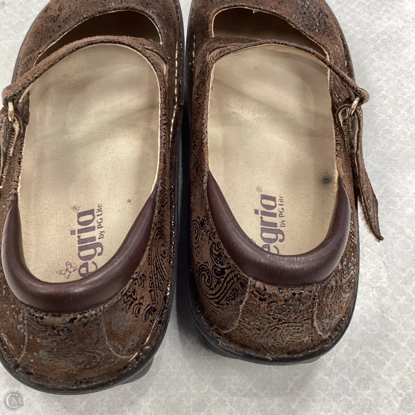 Shoes Flats By Alegria In Brown, Size: 10