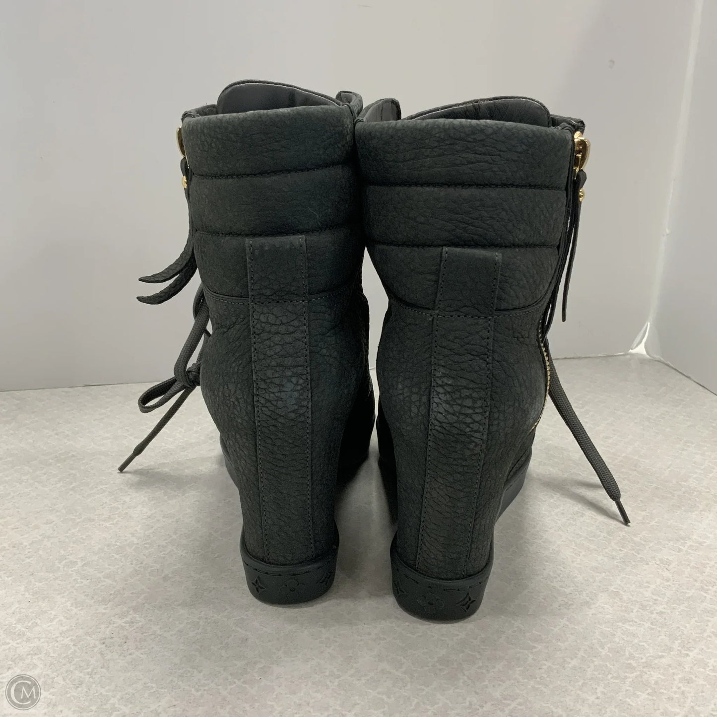 Boots Luxury Designer By Louis Vuitton In Grey, Size: 8.5