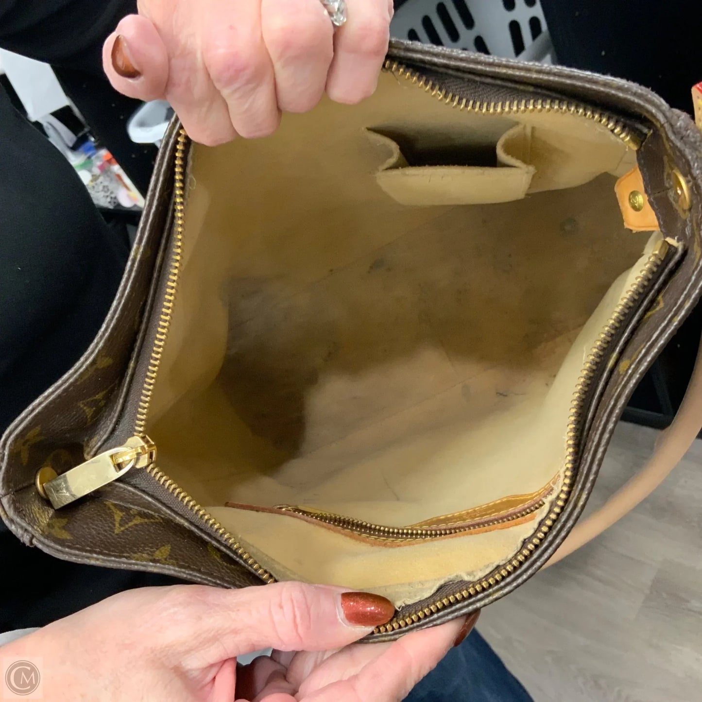 Handbag Luxury Designer By Louis Vuitton, Size: Large