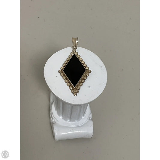 Necklace Pendant By Clothes Mentor, Size: 0